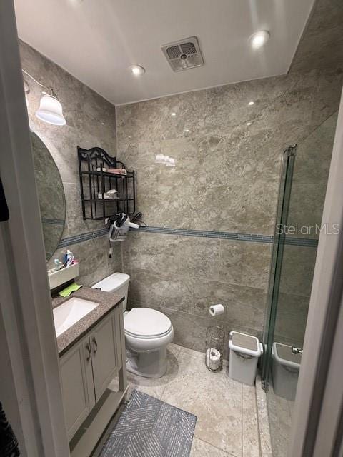 2013 Marilyn Ave, Winter Haven, FL 33881 - full bathroom featuring tile walls, vanity, a shower stall, and recessed lighting