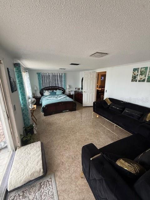 2013 Marilyn Ave, Winter Haven, FL 33881 - bedroom featuring a textured ceiling