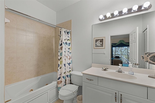 3111 Sun Lake Ct Unit B, Kissimmee, FL 34747 - ensuite bathroom with shower / bath combo and vanity