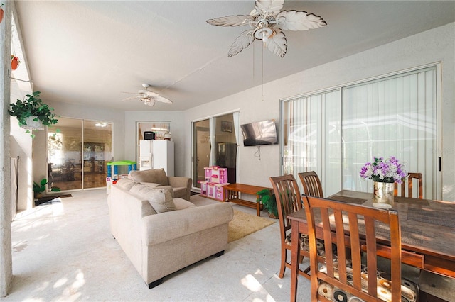 4428 Winding River Dr, Valrico, FL 33596 - living area featuring a ceiling fan