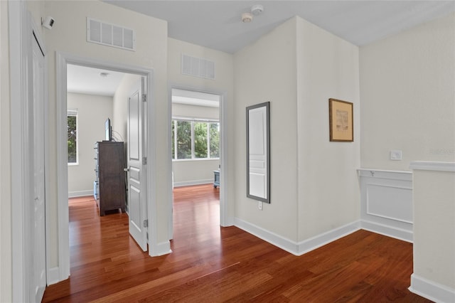 8401 Riverdale Ln Unit 8401, Davenport, FL 33896 - hallway featuring wood finished floors and a wainscoted wall
