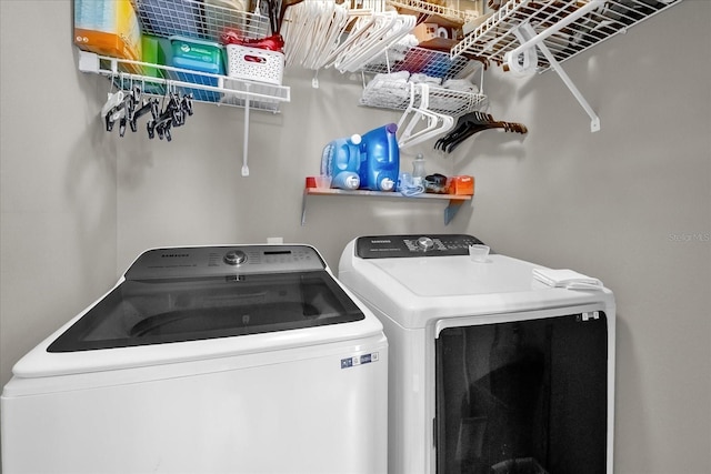 3214 Herons Point Cir, Kissimmee, FL 34741 - laundry area featuring separate washer and dryer
