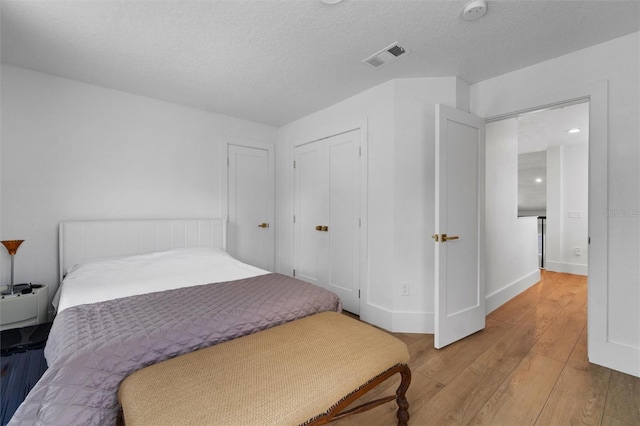 933 Jasmine St, Celebration, FL 34747 - bedroom with light wood-type flooring, a closet, and a textured ceiling