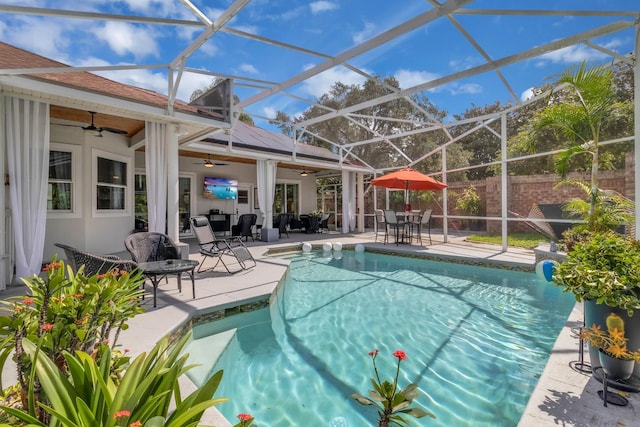 2402 Raven Croft Ct, Orlando, FL 32837 - view of pool featuring a ceiling fan, a patio area, outdoor dining area, and glass enclosure