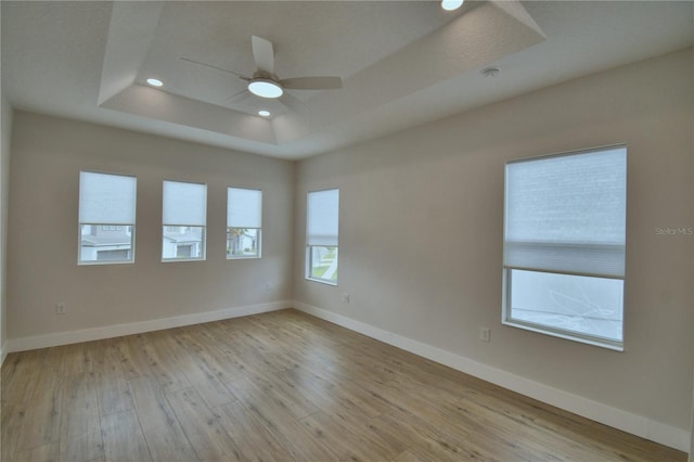 2673 Calistoga Ave, Kissimmee, FL 34741 - unfurnished room with a raised ceiling, a ceiling fan, wood finished floors, and recessed lighting