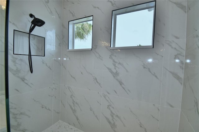2673 Calistoga Ave, Kissimmee, FL 34741 - full bath with a marble finish shower