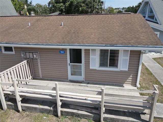10301 US Highway 27 Unit 94B, Clermont, FL 34711 - rear view of property featuring a shingled roof