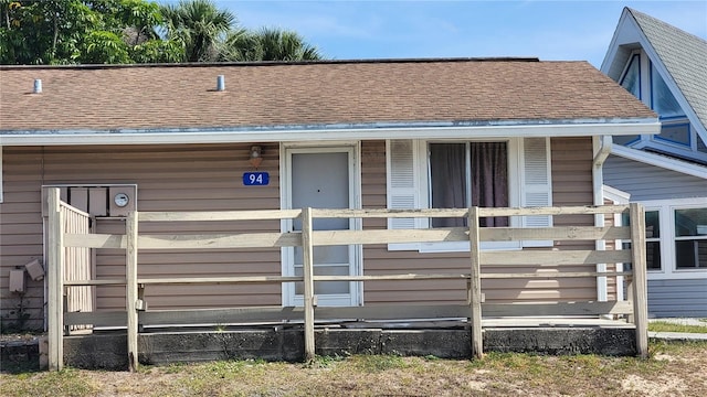 10301 US Highway 27 Unit 94B, Clermont, FL 34711 - view of front of house featuring a shingled roof