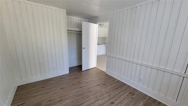 10301 US Highway 27 Unit 94B, Clermont, FL 34711 - unfurnished bedroom featuring dark wood-style floors and a closet
