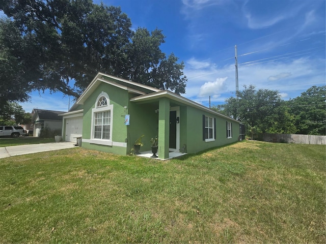204 Canary Island Cir, Davenport, FL 33837 - view of front of house featuring stucco siding, concrete driveway, and a garage