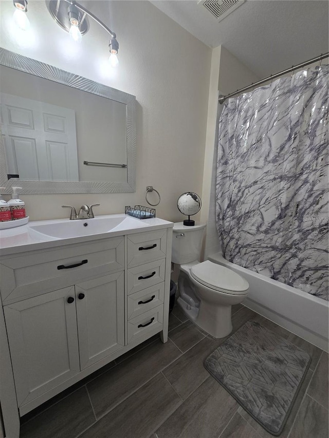 204 Canary Island Cir, Davenport, FL 33837 - full bath with vanity and shower / bath combo with shower curtain