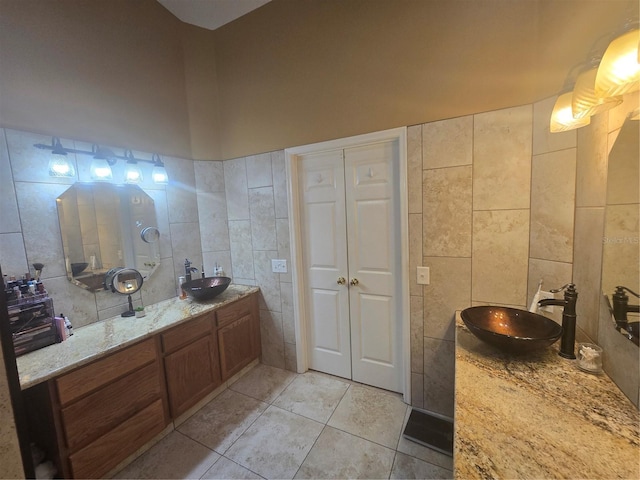 204 Canary Island Cir, Davenport, FL 33837 - bathroom with tile walls, vanity, and tile patterned floors