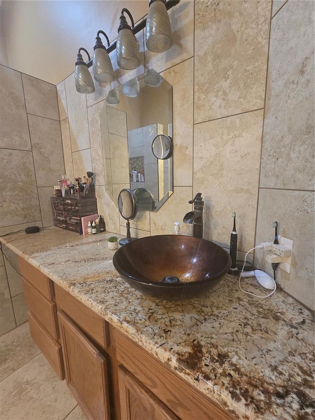 204 Canary Island Cir, Davenport, FL 33837 - bathroom with tile walls, vanity, and decorative backsplash