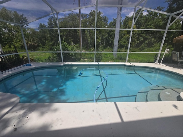 204 Canary Island Cir, Davenport, FL 33837 - swimming pool with a lanai