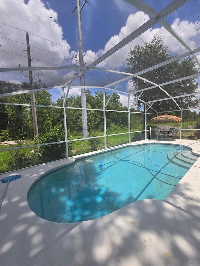 204 Canary Island Cir, Davenport, FL 33837 - outdoor pool with a lanai and a patio area