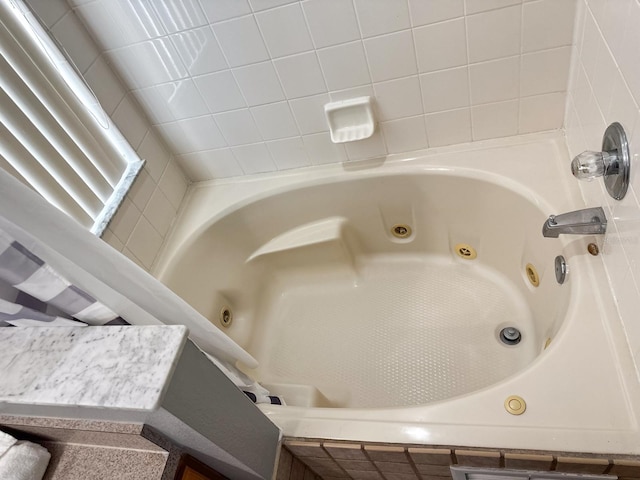 2807 Playing Otter Ct, Kissimmee, FL 34747 - bathroom featuring a combined bath / shower with jetted tub