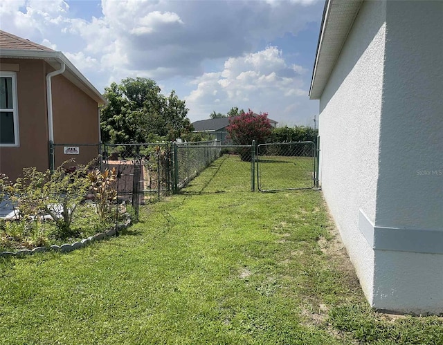 343 Marquee Dr, Kissimmee, FL 34758 - view of yard featuring a gate