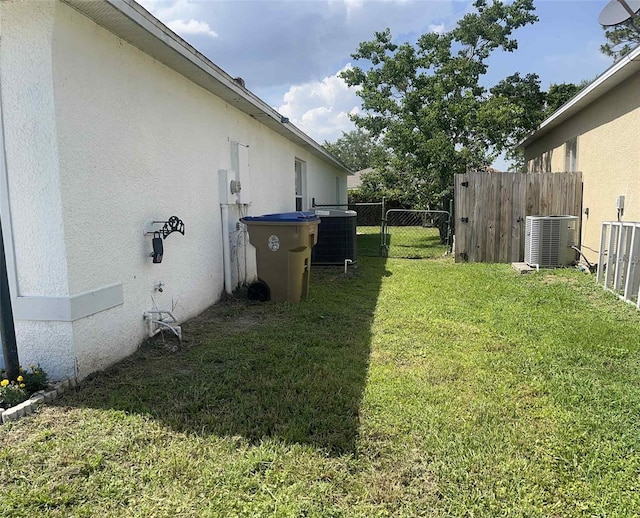 343 Marquee Dr, Kissimmee, FL 34758 - view of yard featuring a gate