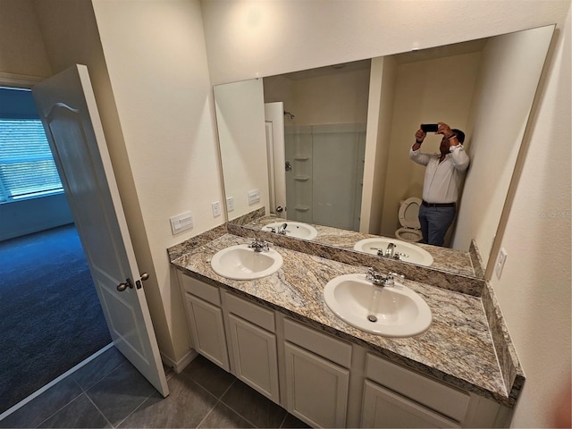 1370 Holodak Dr, Davenport, FL 33837 - full bath with double vanity and tile patterned flooring