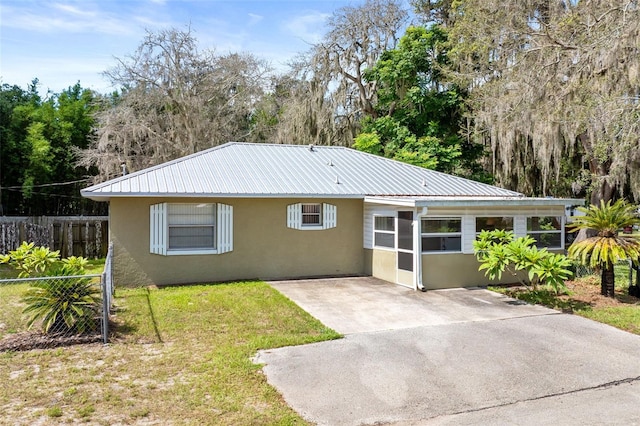 1101 Oregon Ave, Saint Cloud, FL 34769 - view of front of property with stucco siding and a metal roof