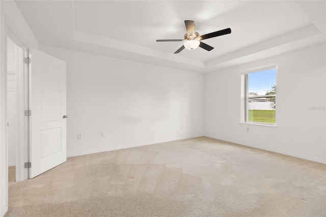 371 Pinecrest Loop, Davenport, FL 33837 - spare room featuring a raised ceiling, light carpet, and ceiling fan