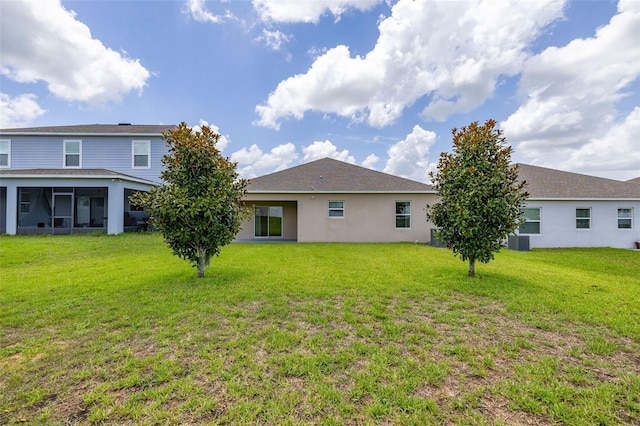 371 Pinecrest Loop, Davenport, FL 33837 - back of property featuring a lawn, a sunroom, and stucco siding