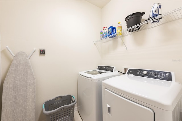 5231 Wildwood Way, Davenport, FL 33837 - laundry area with separate washer and dryer