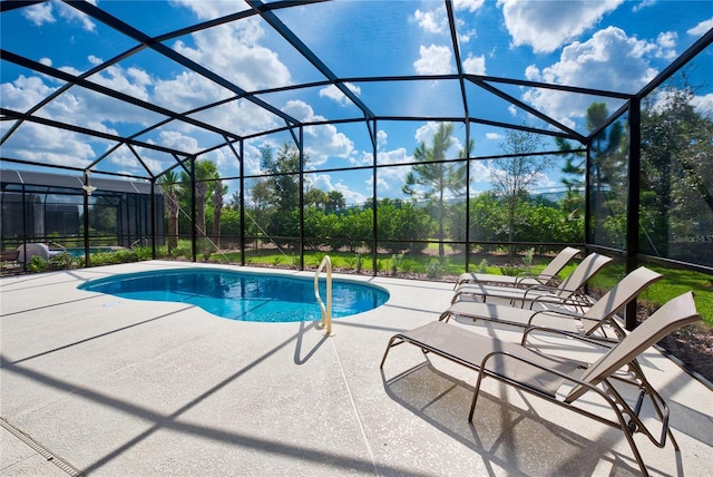 5231 Wildwood Way, Davenport, FL 33837 - swimming pool with a patio area and a lanai