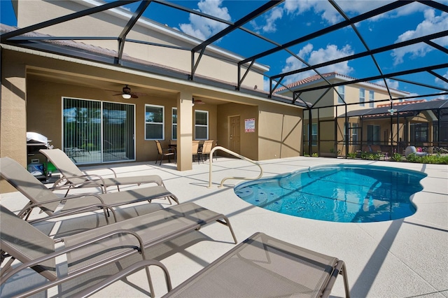 5231 Wildwood Way, Davenport, FL 33837 - swimming pool with a patio, ceiling fan, glass enclosure, and outdoor dining area