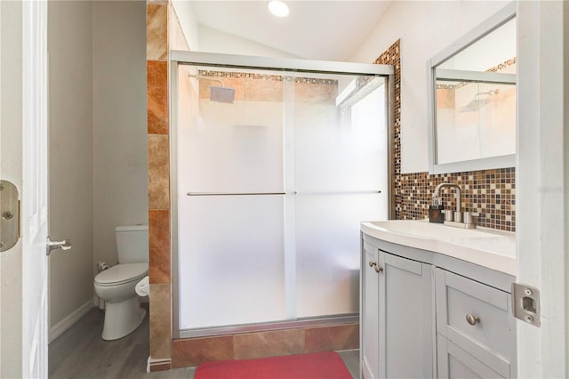 1014 Prey Ct, Kissimmee, FL 34746 - full bath with vanity, a stall shower, decorative backsplash, wood finished floors, and vaulted ceiling