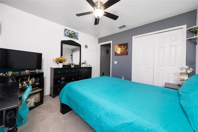 5100 Violet Ln, Kissimmee, FL 34758 - tiled bedroom with a closet, a textured ceiling, and a ceiling fan