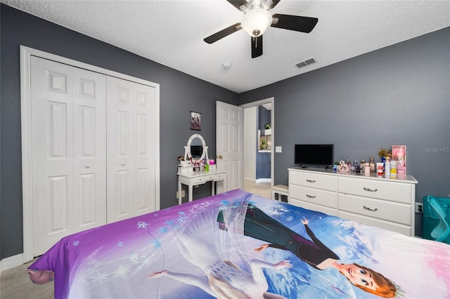 5100 Violet Ln, Kissimmee, FL 34758 - bedroom with a closet, a textured ceiling, and ceiling fan