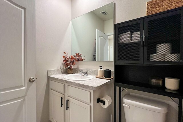 2727 Harmonia Hammock Rd, Harmony, FL 34773 - half bath with vanity and a textured wall