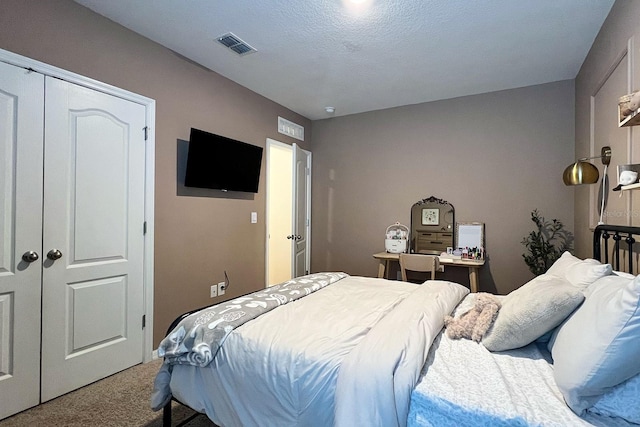 2727 Harmonia Hammock Rd, Harmony, FL 34773 - bedroom featuring carpet flooring and a closet