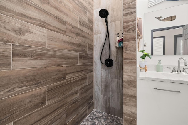 2576 R E Byrd Rd, Frostproof, FL 33843 - bathroom featuring tiled shower and vanity