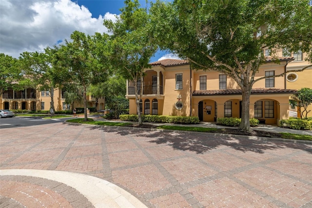 502 Mirasol Cir Unit 103, Kissimmee, FL 34747 - view of front facade featuring stucco siding and a tiled roof