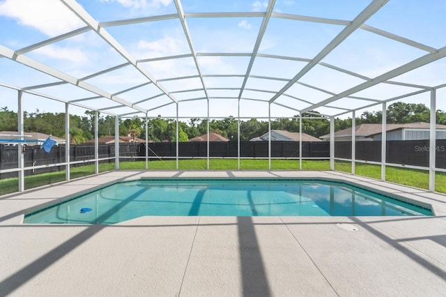 6528 Shepherd Oaks Pass, Lakeland, FL 33811 - view of swimming pool featuring a fenced backyard, a patio area, and glass enclosure
