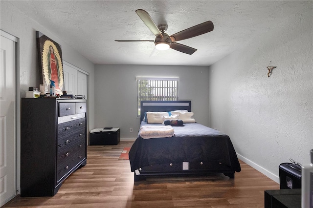 1 Coyer Rd, Haines City, FL 33844 - bedroom featuring a textured wall, wood finished floors, a textured ceiling, and a ceiling fan