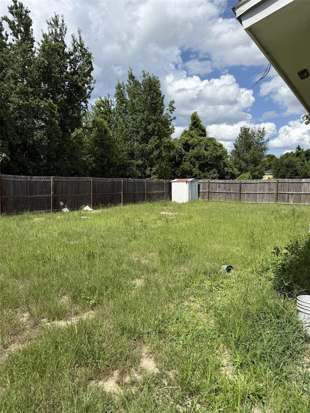 5449 NW 2nd St, Ocala, FL 34482 - fenced backyard featuring a storage unit