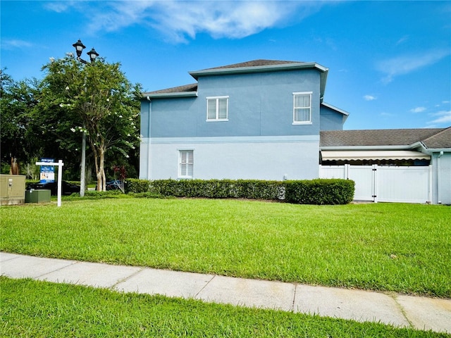 2862 Grasmere View Pkwy, Kissimmee, FL 34746 - view of side of home with stucco siding and roof with shingles