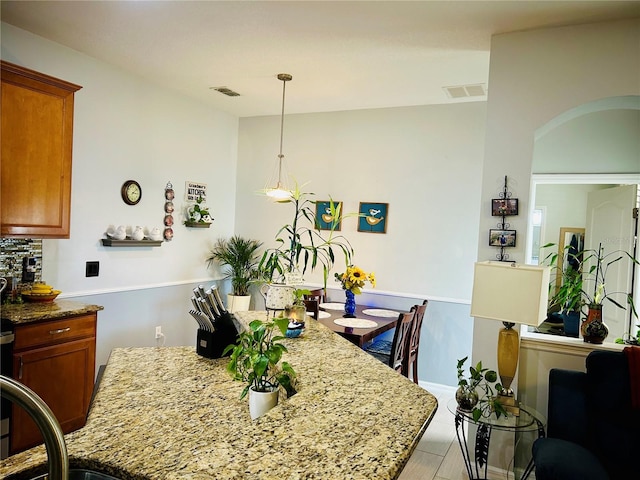 2862 Grasmere View Pkwy, Kissimmee, FL 34746 - dining area with arched walkways