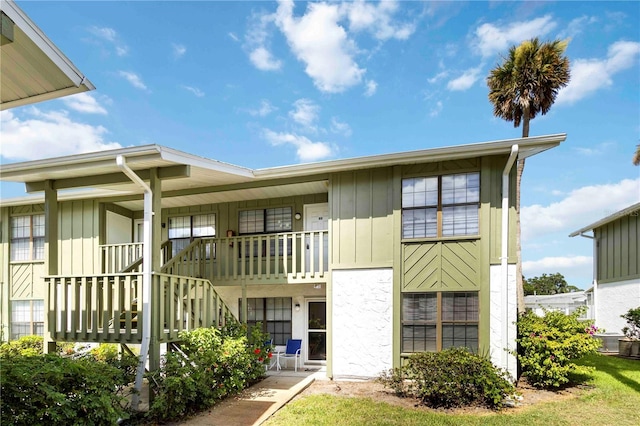 840 Center Ave Unit 80, Daytona Beach, FL 32117 - back of property featuring a porch and stairway