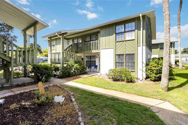 840 Center Ave Unit 80, Daytona Beach, FL 32117 - view of property featuring stairs