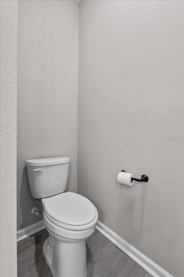 1717 Hilltop Dr, Dundee, FL 33838 - bathroom with toilet and baseboards