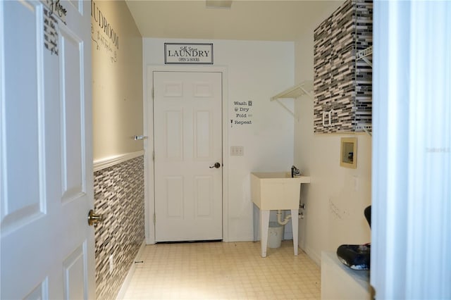 926 Chula Ct, Lady Lake, FL 32159 - washroom featuring washer hookup and tile patterned floors