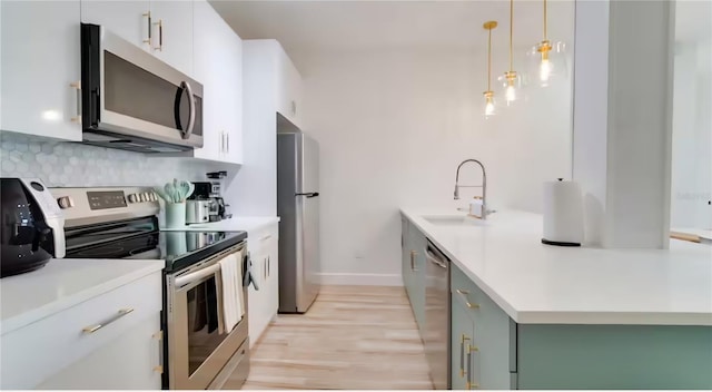 8103 Coconut Palm Way Unit 203, Kissimmee, FL 34747 - kitchen featuring appliances with stainless steel finishes, light wood-type flooring, light countertops, decorative backsplash, and decorative light fixtures