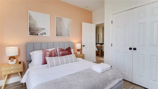 8103 Coconut Palm Way Unit 203, Kissimmee, FL 34747 - bedroom featuring a closet and wood finished floors