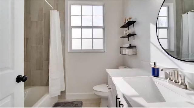 8103 Coconut Palm Way Unit 203, Kissimmee, FL 34747 - bathroom with vanity and shower / tub combo with curtain