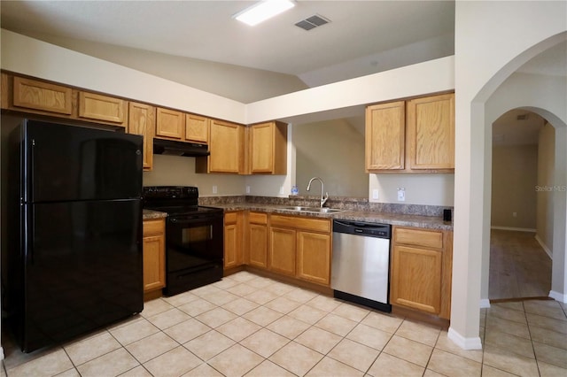 1749 Christina Lee Ln, Saint Cloud, FL 34769 - kitchen featuring black appliances, under cabinet range hood, vaulted ceiling, arched walkways, and light tile patterned flooring