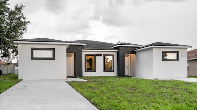 710 Leopard Ct Unit A-B, Kissimmee, FL 34759 - prairie-style home with a front yard, stucco siding, and roof with shingles
